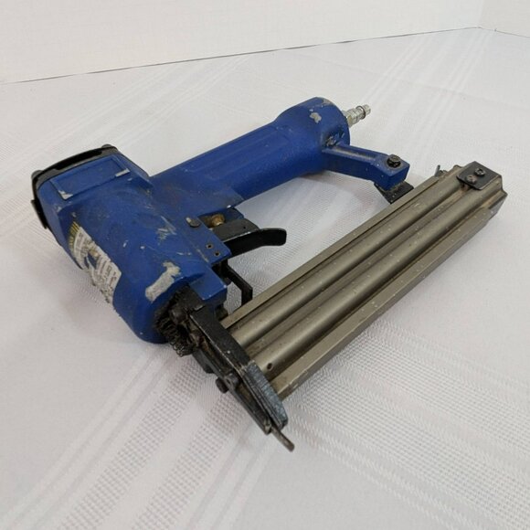 Banks Pneumatic Air Finishing Nailer 18 gauge model F32 - Picture 1 of 8